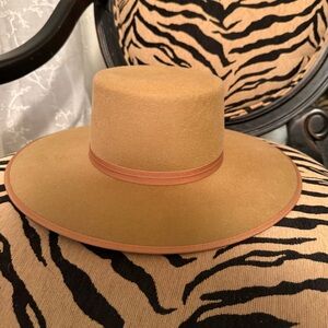 Elegant Tan Wide-Brim Hat Large Camel Color